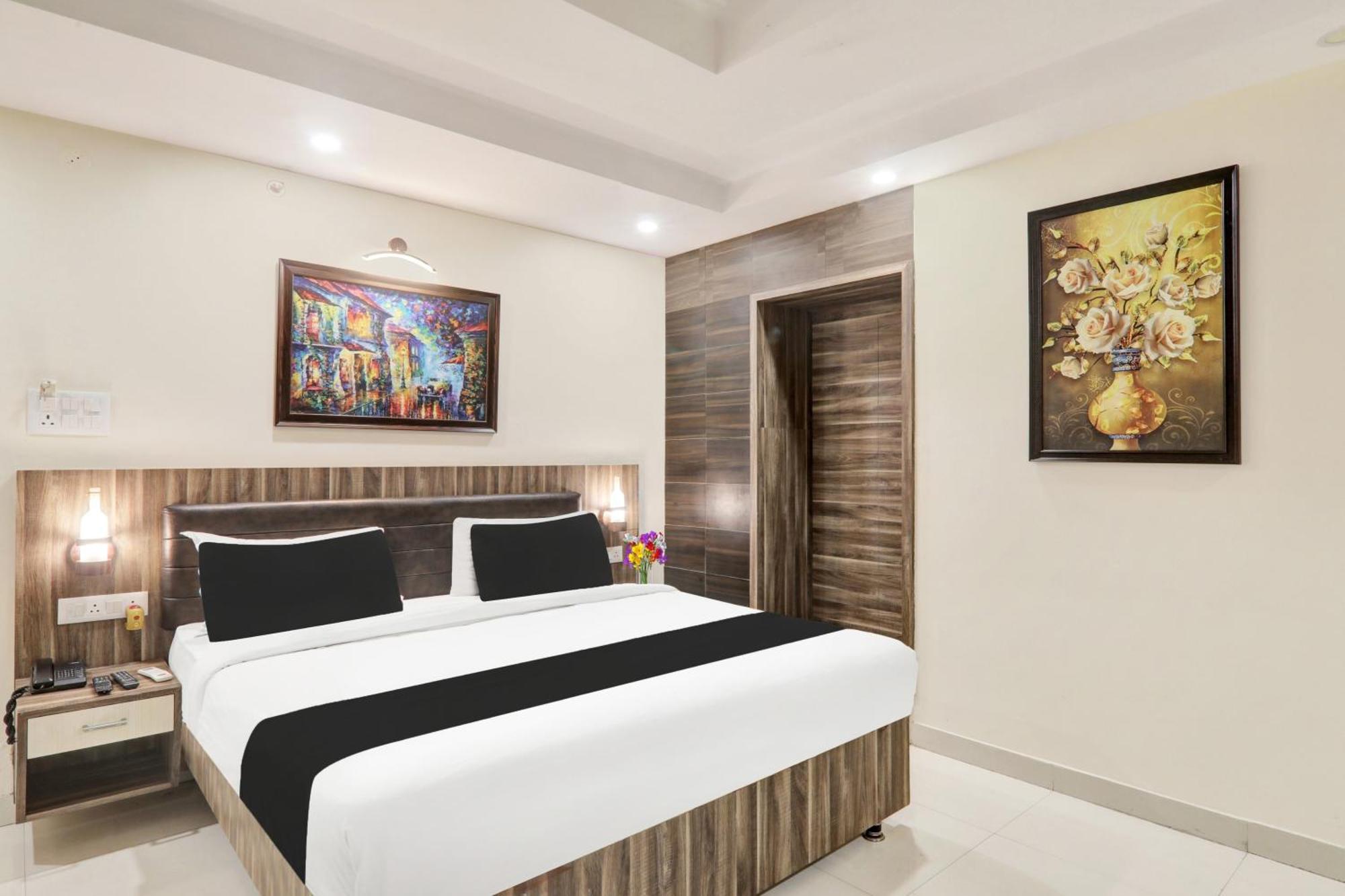 Super Townhouse Kankarbagh Formerly Kunwar Alcajars Patna  Extérieur photo
