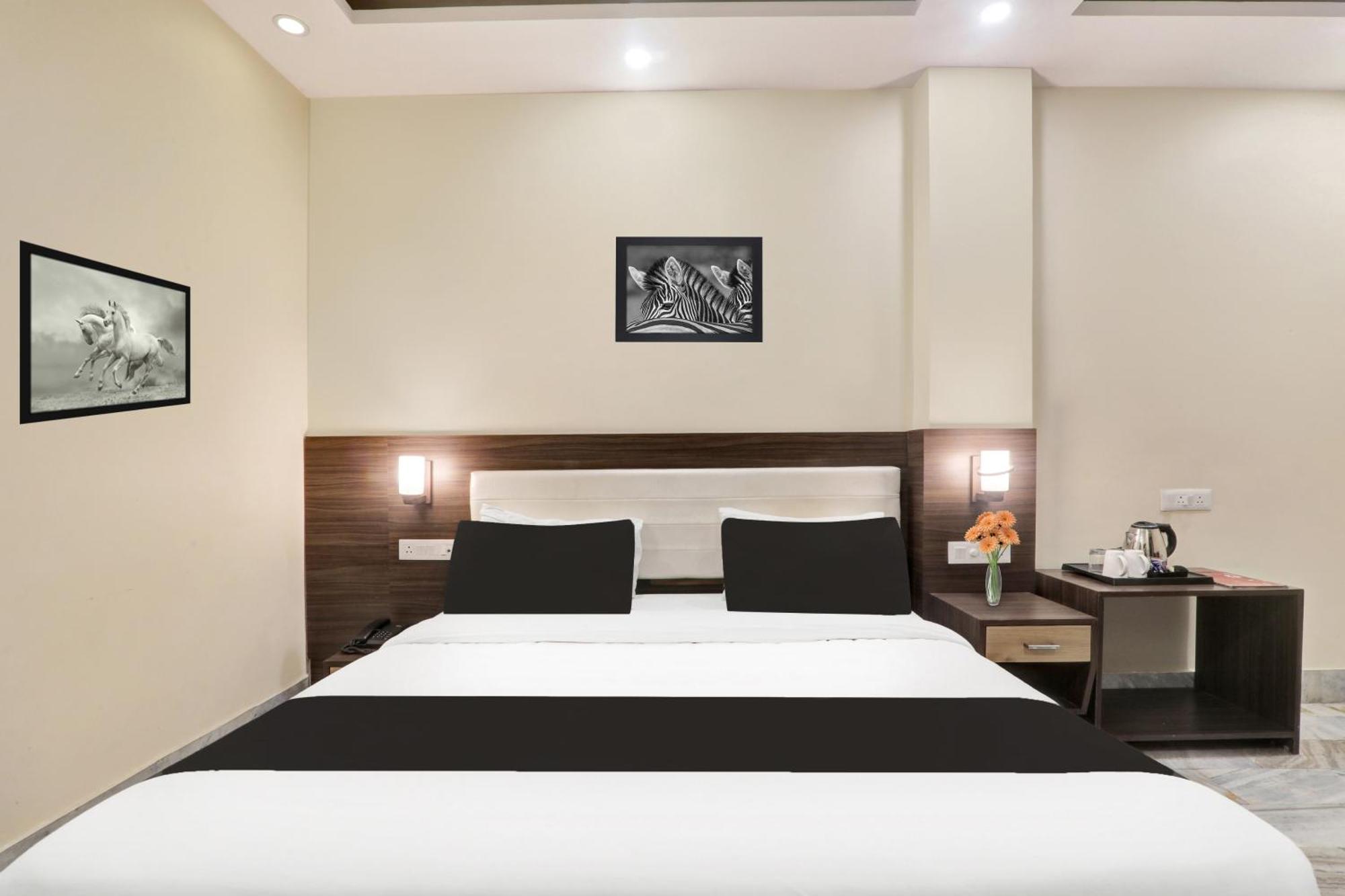 Super Townhouse Kankarbagh Formerly Kunwar Alcajars Patna  Extérieur photo