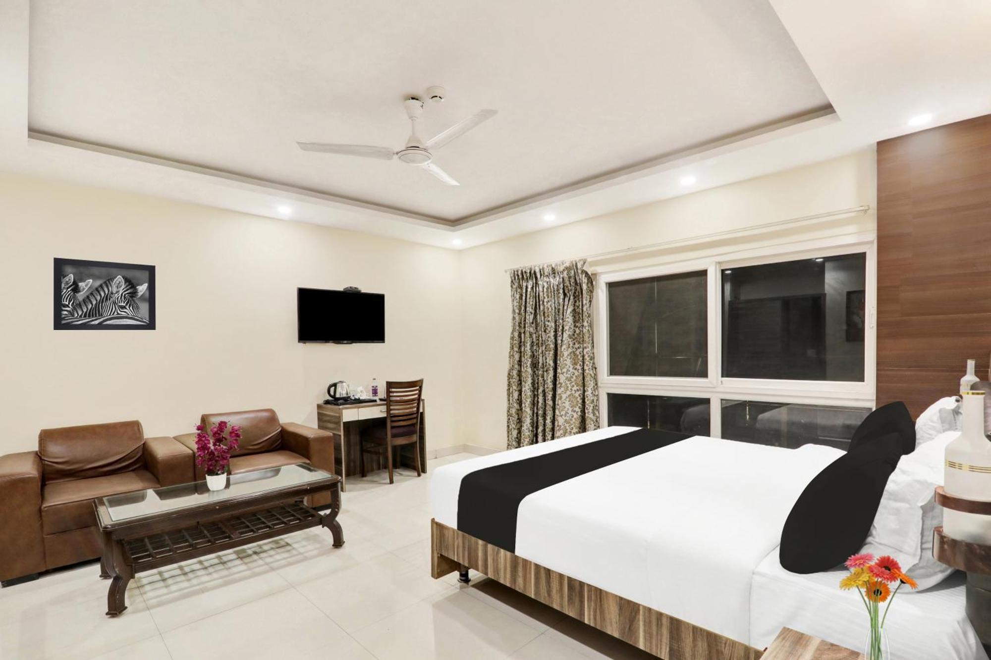 Super Townhouse Kankarbagh Formerly Kunwar Alcajars Patna  Extérieur photo