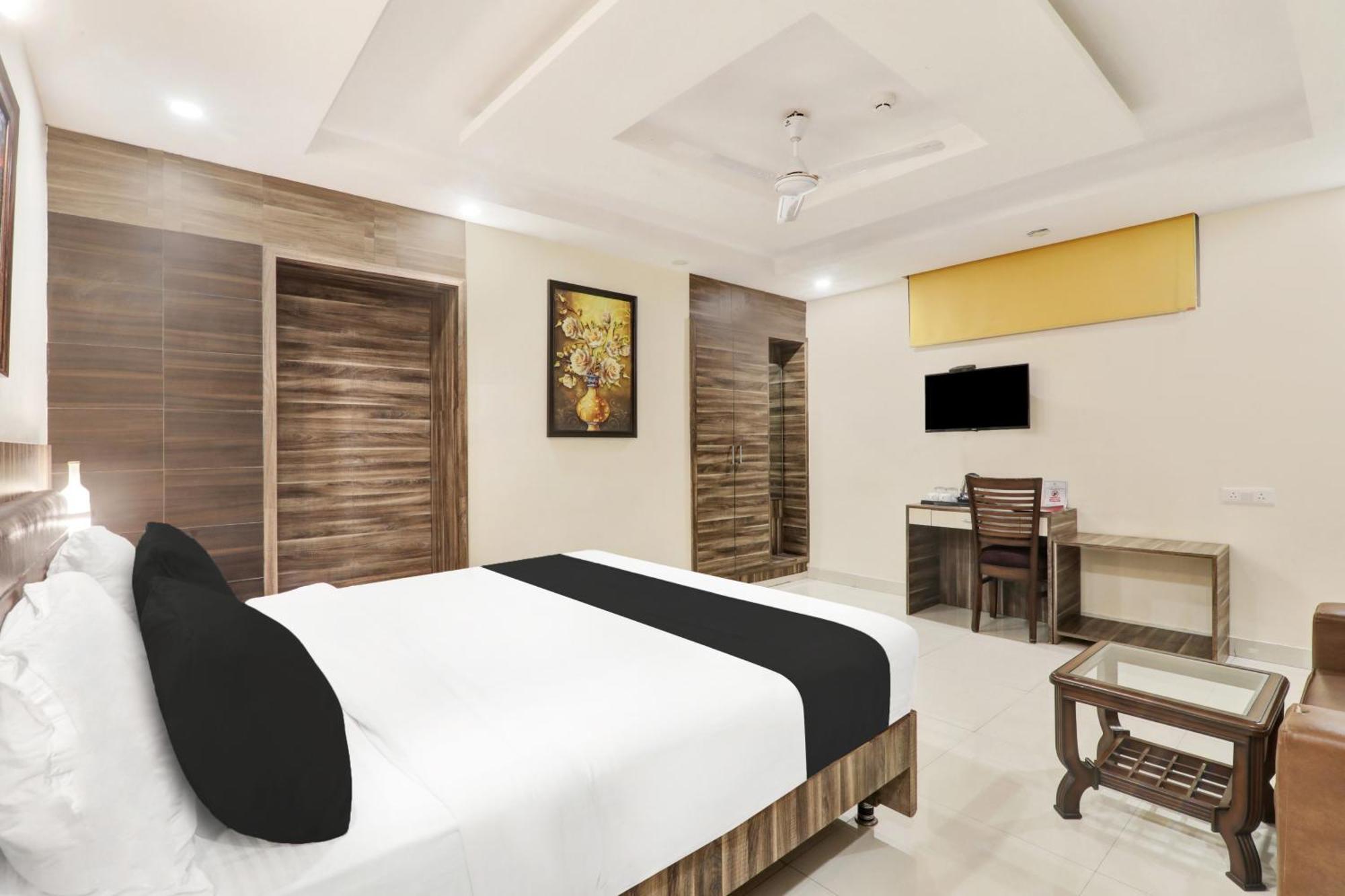 Super Townhouse Kankarbagh Formerly Kunwar Alcajars Patna  Extérieur photo