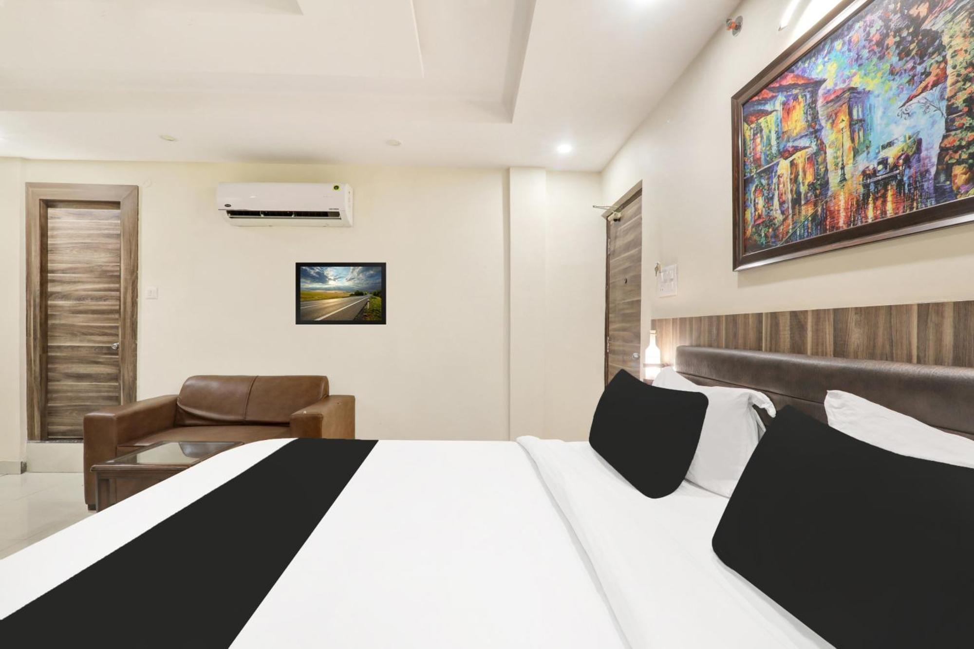 Super Townhouse Kankarbagh Formerly Kunwar Alcajars Patna  Extérieur photo