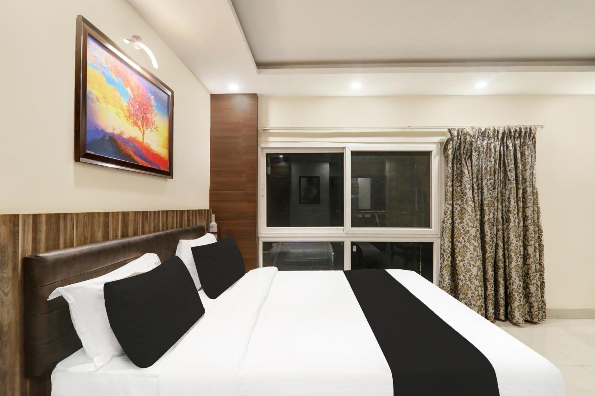 Super Townhouse Kankarbagh Formerly Kunwar Alcajars Patna  Extérieur photo