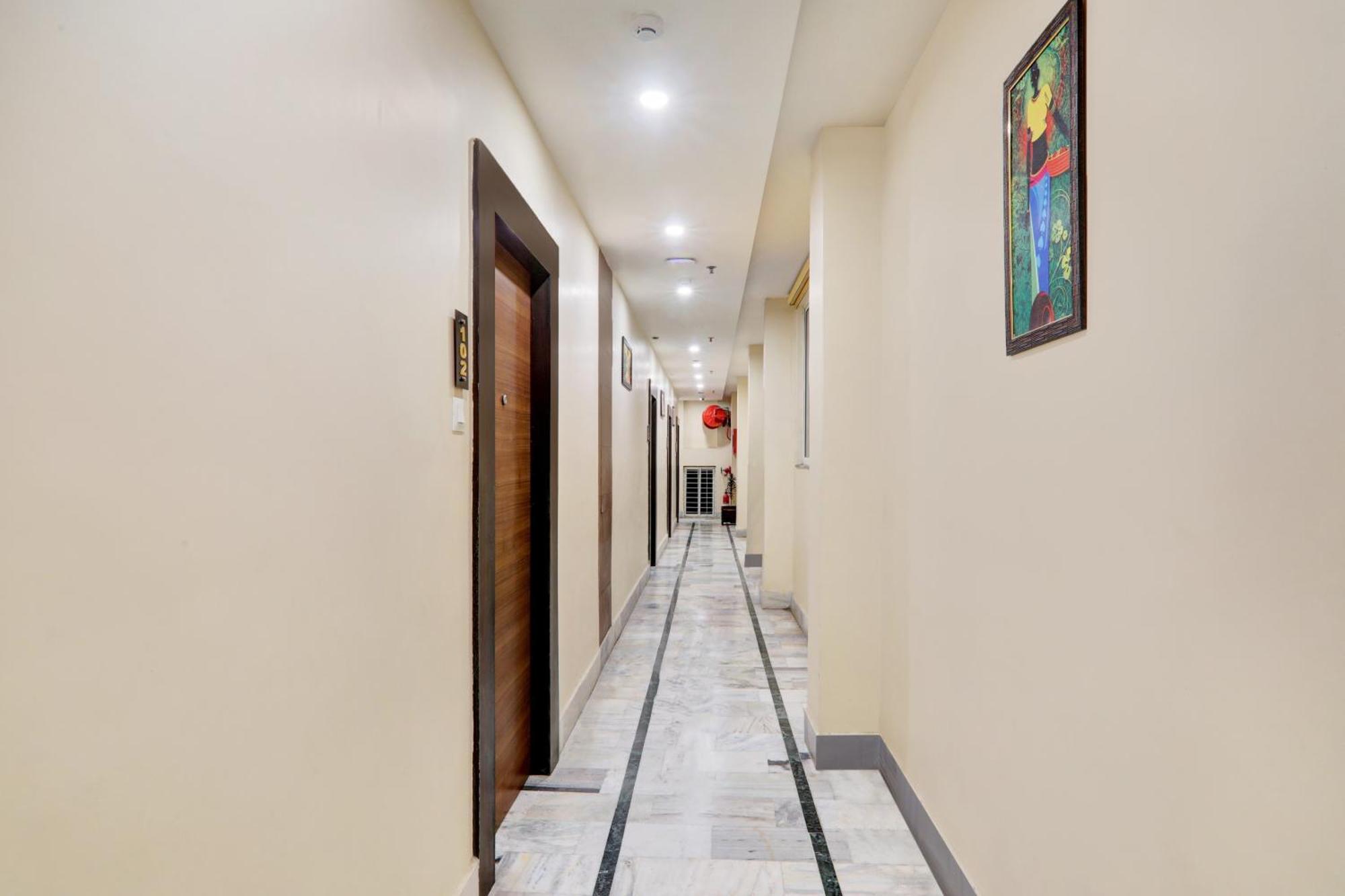 Super Townhouse Kankarbagh Formerly Kunwar Alcajars Patna  Extérieur photo