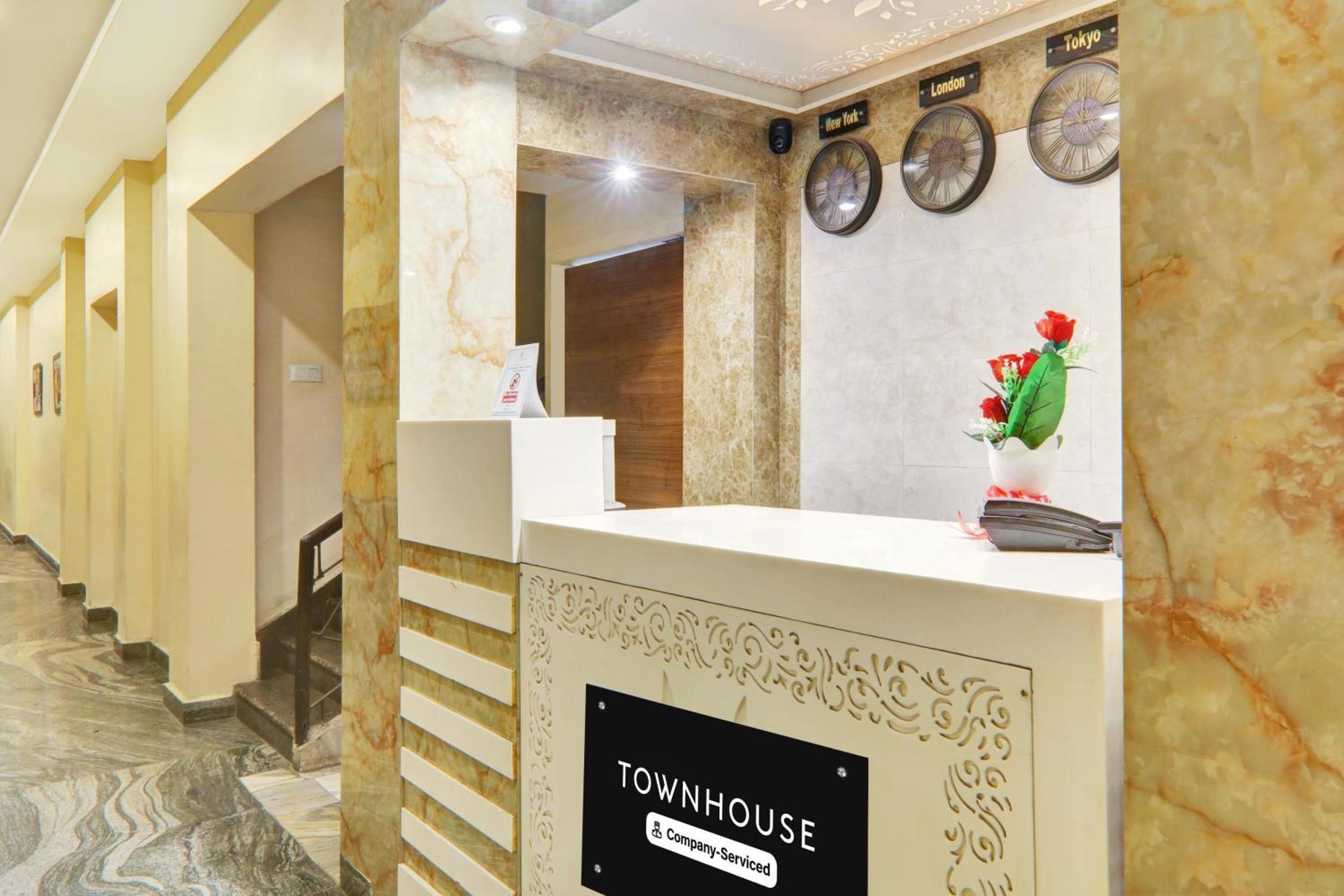 Super Townhouse Kankarbagh Formerly Kunwar Alcajars Patna  Extérieur photo
